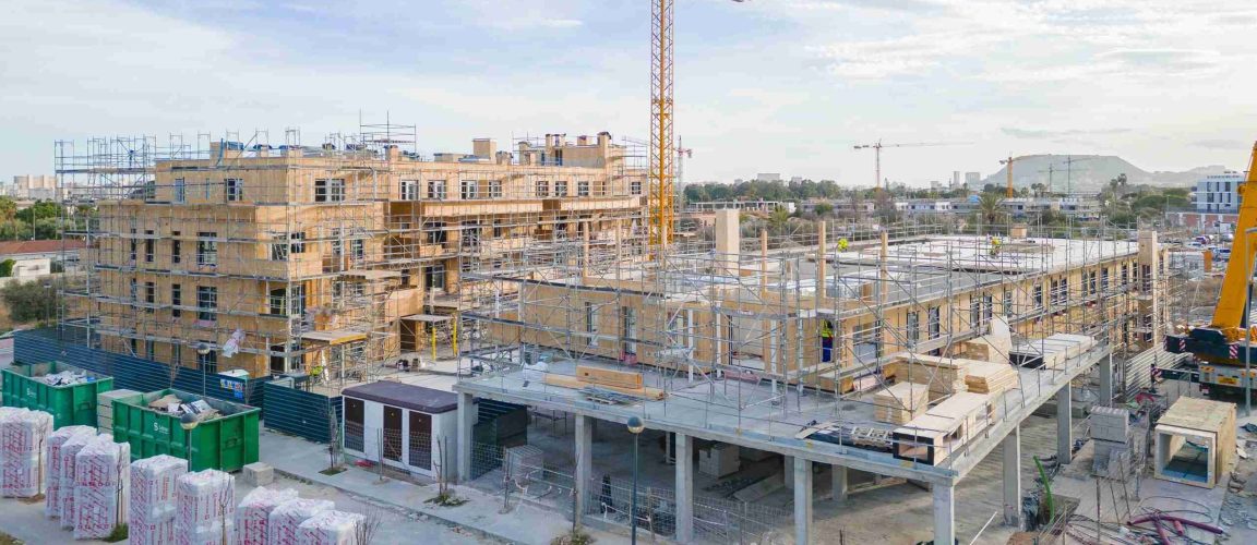 9. Construcción en madera de la promoción Fioresta de AEDAS Homes en San Juan de Alicante. Realiza la obra 011h.